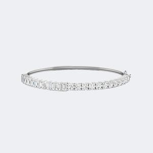 Bracelet jonc en diamants ronds et taille émeraude sertis à griffes, 4.00 CTW - Product Image 2