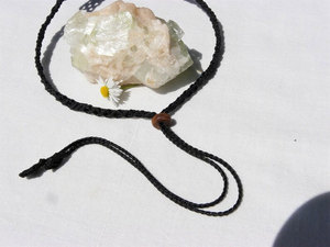 Collar llamativo de macramé Woodland con diseño de mariposa y piedra de cuarzo, colgante chapado en oro de 14K, hecho a mano, minimalista, budista - Product Image 3