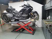 Motosiklet araba asansörleri için elektrikli hidrolik motosiklet kaldırma platformu