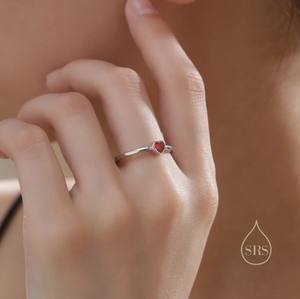 Anillo de Plata de Ley con Corazón Rojo Granate y Circonita Cúbica, Talla Ajustable, Anillo de Corazón Pequeño, Anillo de Corazón Rojo Pequeño, Anillo de Corazón Pequeño con Circonita Cúbica Roja - Product Image 4