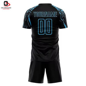 Ensemble de maillot et short de football confortable et respirant, design athlétique léger, idéal pour les équipes de football - Product Image 2