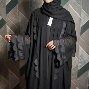 Dernière robe abaya moderne pour femmes musulmanes, style Moyen-Orient, en polyester fin et lisse, fabriquée au Pakistan - Product Image 2