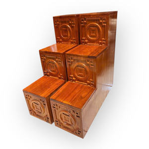 Un par de plataformas de tres niveles hechas de madera natural de Chinaberry - Product Image 5