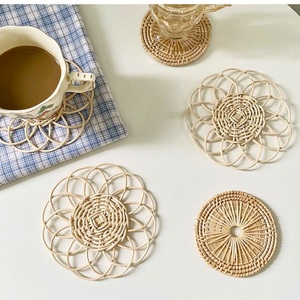 Posavasos de mimbre con flores de estilo Vintage bohemio tejido a mano respetuoso con el medio ambiente tamaño personalizado alfombrilla para taza de té diseño bonito para mesa de cocina decoración del hogar - Product Image 5