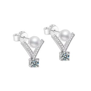 Pendientes de Perlas de Moissanita con Certificación GRA |   Joyería de Lujo en Plata S925 con Baño de Rodio y Oro, Perla de Agua Dulce Color D en Forma de V - Product Image 3