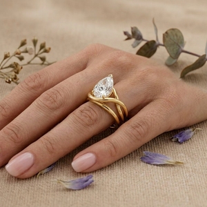 Anillo de compromiso de oro de 14 quilates con diamantes talla pera, diseño multibanda envolvente, joyería de lujo de diseñador para mujer - Product Image 6