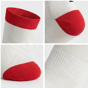 Chaussettes de sport pour hommes, blanches avec bordure rouge, respirantes, pour la course à pied, saison estivale - Product Image 4