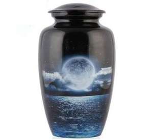 Urna Funeraria Metálica con Diseño de Luna Negra sobre Agua y Arte Nocturno Celestial para Cenizas Eternas - Product Image 1