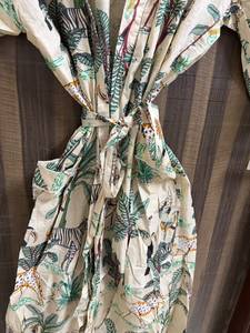 Bata Kimono de Algodón Floral de Lujo para Mujer, Ligera y Suave, Hecha a Mano con Estampado Digital, Cuello en V, Cierre con Cordón, Transpirable - Product Image 2