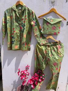 Pyjama personnalisé à imprimé floral pour femme, pyjama de vacances, pyjama floral de mariée, ensemble de pyjama floral monogrammé, Bridesmaid Pro - Product Image 5