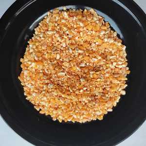 Productos de agricultura nutritivos saludables, grano rico en maíz amarillo roto para alimentación de aves - Product Image 1