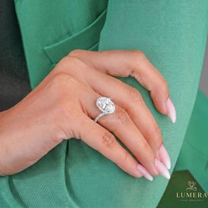 Bague de fiançailles ovale de créateur en or massif avec bande torsadée pavée, bague de mariage en diamant de laboratoire certifié IGI pour femme - Product Image 6