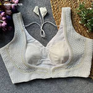 Blusa sin mangas de seda a la moda con cuentas, moti y cristales, con espalda acolchada y cierre de gancho - Colección de exportación de moda femenina - Product Image 6