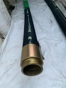 Tuyau industriel robuste avec raccord métallique sur surface de protection pour les applications de transfert d'huile, de gaz et de fluides dans des environnements variés - Product Image 2