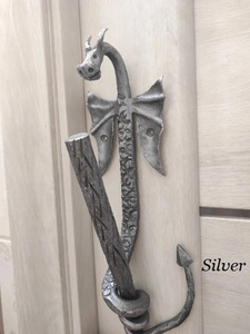 Poignée de porte en fer forgé à la main en forme de dragon, avec détails sculptés, finition galvanisée résistante à la rouille, pour portails - Product Image 3