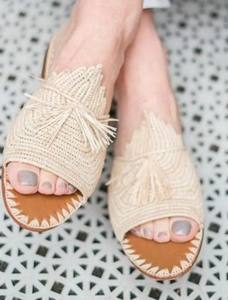 รองเท้าแตะสไตล์โบโฮทำจากเส้นใยราฟเฟีย – รองเท้าสไลด์ทำมือสไตล์โมร็อกโกสำหรับฤดูร้อน - Product Image 2