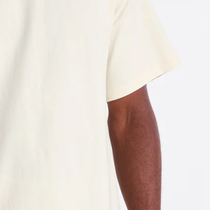 T-shirt surdimensionné uni blanc cassé personnalisé |   T-shirt streetwear en coton épais pour homme avec logo imprimé sur la poitrine |   Haut uni crème à épaules tombantes - Product Image 2