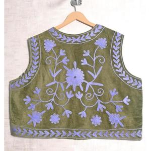 Chaleco Corto de Terciopelo Suzani Hecho a Mano con Bordado Bohemio para Mujer, Prenda Exterior Vintage - Product Image 4