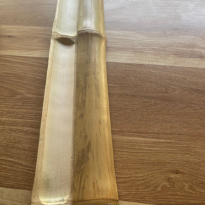 Bambou fendu de haute qualité d'origine vietnamienne pour la décoration de plafonds intérieurs et les accents rustiques pour la maison, de 99 Gold Data - Product Image 1