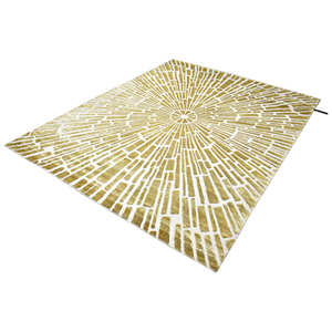 Tapis moderne tufté à la main motif soleil, mosaïque or ochre et blanc, lignes radiales, mélange soie et laine, à poils ras, pour décoration de salon de luxe - Product Image 1