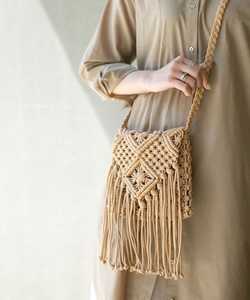 Sac bandoulière en macramé fait main avec pompons, style bohème, décoration intérieure - Product Image 4