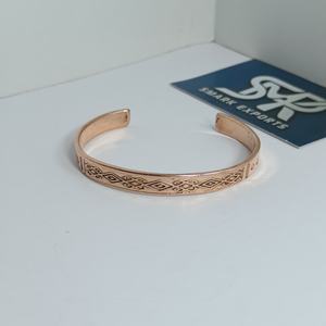 Brazalete de Cobre Sólido Grabado, Brazalete de Metal Artesanal, Kada de Cobre Ajustable, Joyería Tradicional Hecha a Mano, Ligera, Unisex - Product Image 3