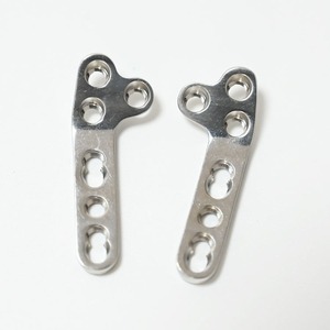 แผ่นยึดกระดูกสัตว์ TPLO สำหรับศัลยกรรมกระดูกสัตว์ ทำจากสแตนเลส (316-L) คุณภาพสูง พร้อมระบบล็อค - Product Image 1
