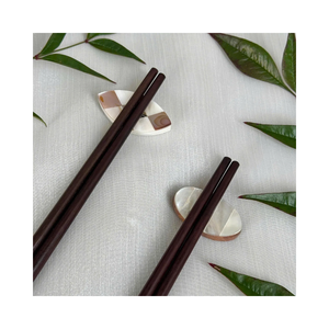 Reposapalillos de nácar estilo japonés Helen, soporte para palillos con diseño de perlas, varios estilos - Product Image 3