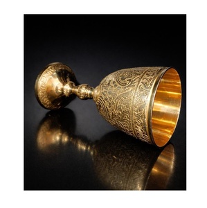 Gobelet en laiton orné, calice artisanal, tasse à boire vintage, décoration de table, style médiéval, élégant, traditionnel, classique - Product Image 1