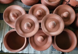 Olla de Cocina Artesanal de Barro Natural Desi Handi con Tapa, Antiadherente, Compatible con Estufas de Gas, para Platos de Arroz - Product Image 2