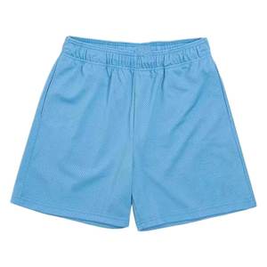 Pantalones cortos de malla con estilo, material ligero, cintura elástica y corte relajado, ideales para sesiones de gimnasio y salidas informales. - Product Image 4