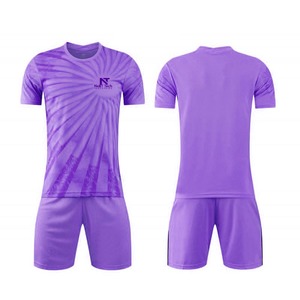 ชุดกีฬาผู้ชายใส่สบาย ชุดฟุตบอล โพลีเอสเตอร์ 100% ชุดฟุตบอลสั่งทำพิเศษสำหรับผู้ชาย - Product Image 3