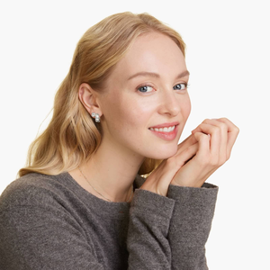 Boucles d'oreilles en argent 925 avec diamant moissanite en forme d'émeraude, design élégant et luxueux, bijoux fins unisexes, cadeau idéal pour un mariage - Product Image 5