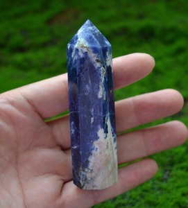 Tour en cristal de sodalite Muntaha, obélisque de qualité supérieure, fait main, gravé, taille 3-4,5 pouces, cadeau d'affaires ou pour la maison, vente en gros - Product Image 4
