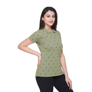 Camiseta polo moderna para mujer, corte ajustado, tela suave y elástica, mangas cortas, cuello elegante, ideal para uso casual y profesional - Product Image 4