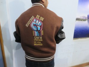 Chaqueta universitaria de béisbol para hombre al por mayor, chaqueta estilo letterman de alta calidad en marrón y negro. - Product Image 4