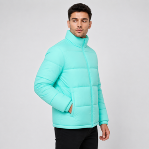 Prendas de abrigo acolchadas premium que ofrecen un calor práctico y un confort suave con una construcción elegante para la versatilidad del estilo urbano en invierno. - Product Image 2