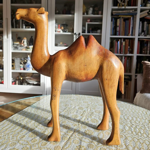 Centre de table décoratif en bois en forme de chameau pour la décoration de mariage, la mise en scène de table et les accessoires d'exposition pour événements de luxe - Product Image 1