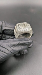 Bague de luxe en moissanite au design unique pour homme, coupe brillante, alliance de mariage et de fiançailles, bijoux de mode haut de gamme à vendre - Product Image 5