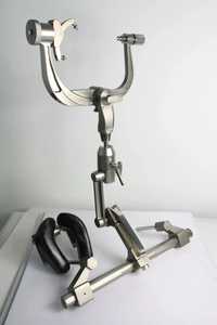 ชุดเครื่องมือยึดศีรษะแบบแมนนวล Mayfield 3 Pin Skull Clamp Retractor สำหรับศัลยกรรมประสาท ผลิตจากเหล็กกล้าไร้สนิมเกรดทางการแพทย์ - Product Image 1