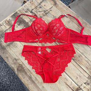Ensemble de lingerie féminine : Soutien-gorge à armatures col en V, culotte shorty en dentelle, bonnets couvrants, style français, motif floral, sexy, confortable, sportif - Product Image 6