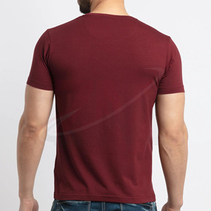 T-shirt imprimé graphique marron pour homme, design de casque futuriste, streetwear, 100% coton, coupe slim décontractée pour homme - Product Image 3