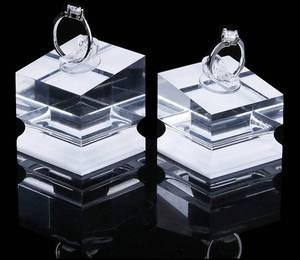 Bloques de exhibición de anillo de acrílico transparente moderno elegante 2025 para exhibición elegante y organización de colecciones de joyería - Product Image 5