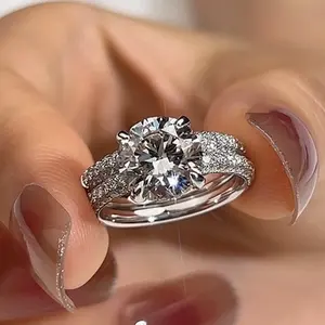 Anillo de Compromiso de Plata de Ley con Moissanita de Corte Redondo de 2.30 TCW, con Engaste de Puntas, Chapado en Oro Blanco de 14k - Product Image 4