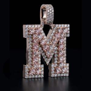 Colgante de Plata de Ley 925 con Baño de Oro Rosa, Letra Inicial Personalizada M y Moissanita VVS Iced Out, Joyería Hip Hop para Regalo - Product Image 1