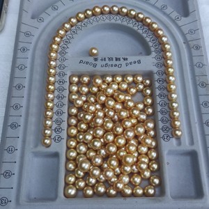 Perles rondes dorées imitation perle, qualité AA, 9-10 mm, pour la fabrication de colliers, style classique, bijoux unisexes - Product Image 1