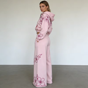 Ensemble de survêtement pour femme brodé floral, sweat à capuche court et pantalon large, style streetwear décontracté rose, manches longues, fermeture éclair sur le devant - Product Image 2