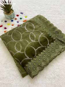 Dernier modèle de sari et ensemble de chemisier de créateur, qualité premium, magnifiquement scintillant, orné de sequins et broderies, exportateur mondial - Product Image 2