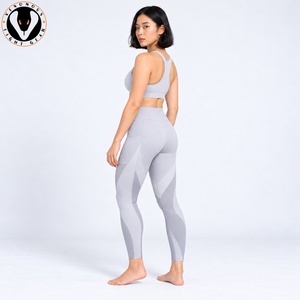 Ensemble de yoga élégant pour femmes, tissu léger, coupe moderne, idéal pour le yoga, le pilates, la course à pied, l'entraînement et les tenues décontractées actives - Product Image 3