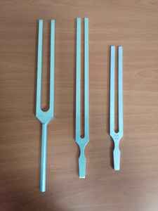 Diapason en aluminium avancé à conception pondérée simple pour la démonstration des fréquences de battement dans les écoles et les universités, personnalisable OEM - Product Image 5